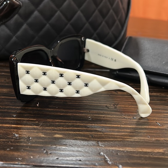 SOLD! CHANEL 2023 STUNNING SHADES. BEAUTIFUL!!!! Enjoyed maybe 3 times. - Picture 7 of 17